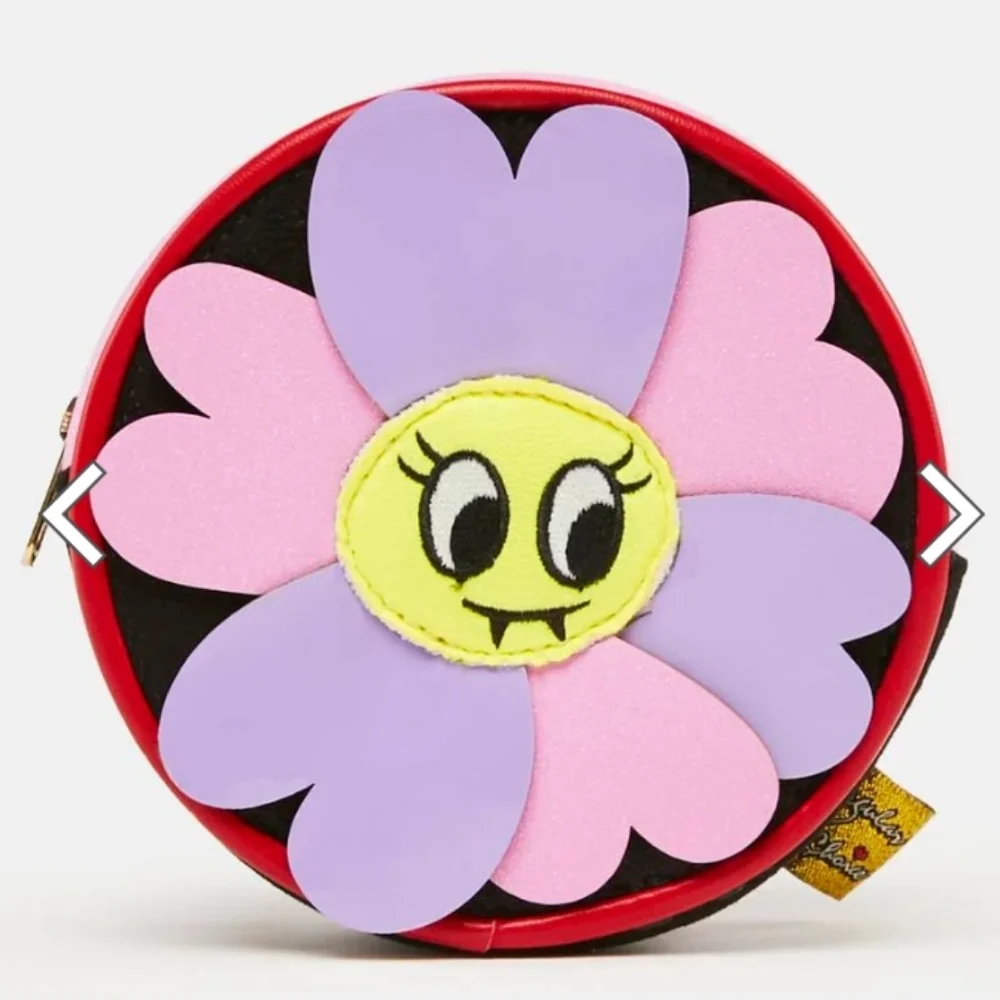 Springtime SNEAKY DAISY CHANGE PURSE - Picture 3 of 7